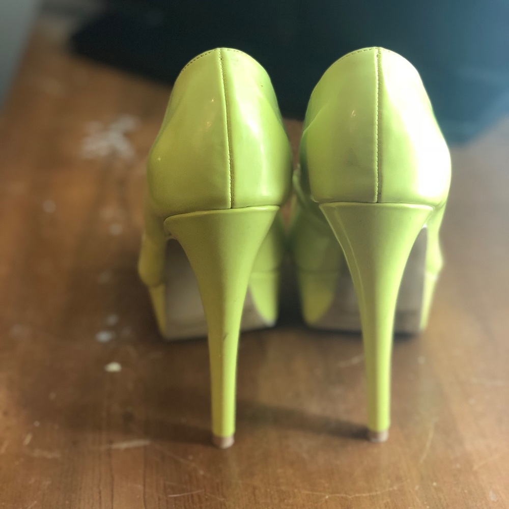 Neon yellow pumps - Picture 2 of 5